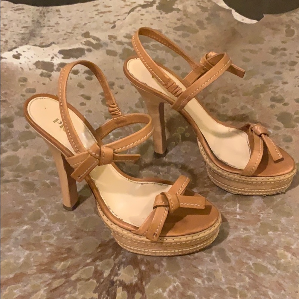 Prada nude leather platform sandal pumps - Euro 37